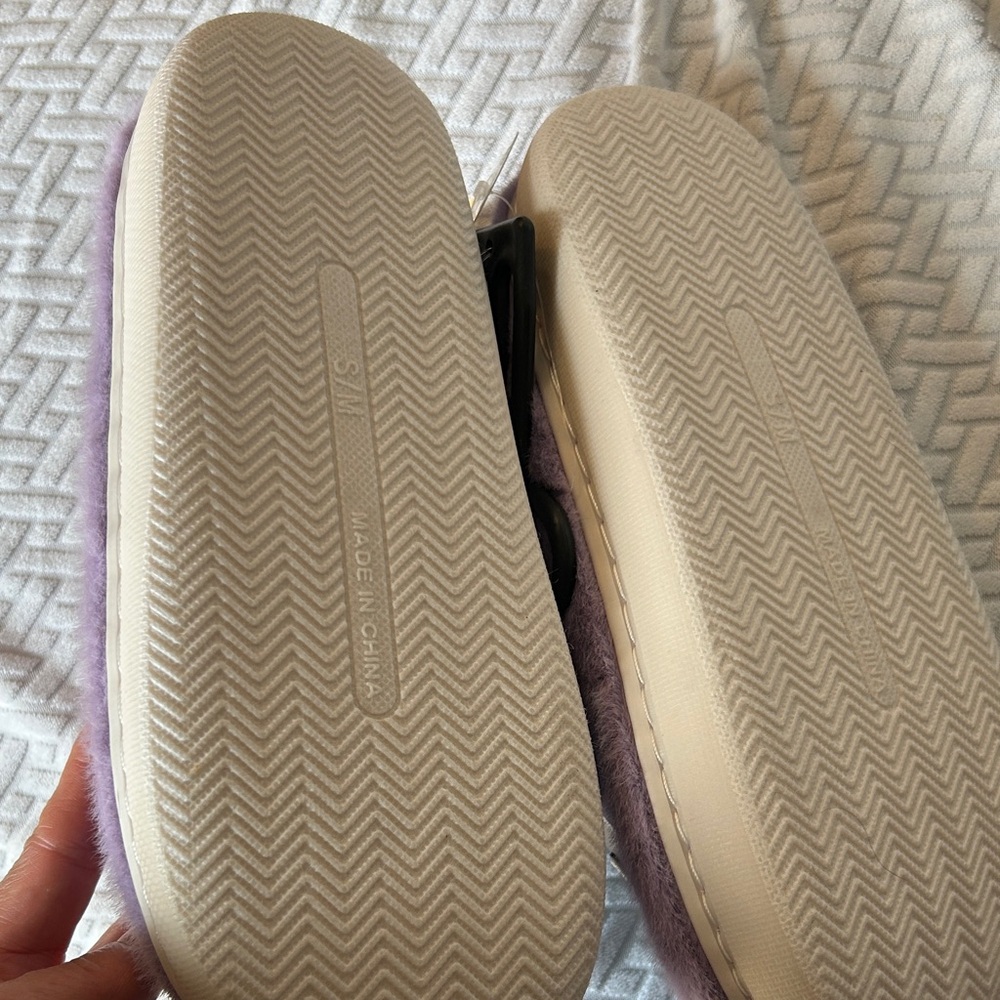 Peanuts Lavender Stay Cool Slippers - Picture 3 of 4
